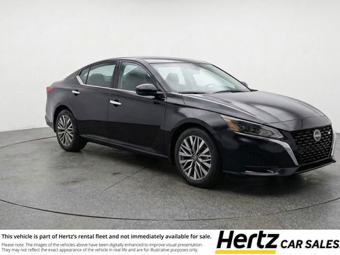 Used 2025 Nissan Altima 2.5 SV FWD image 1