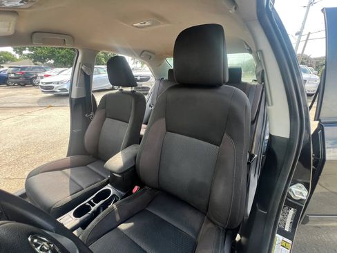 Used 2017 Toyota Corolla LE FWD image 10