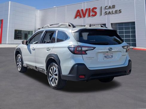 Used 2025 Subaru Outback Premium image 9