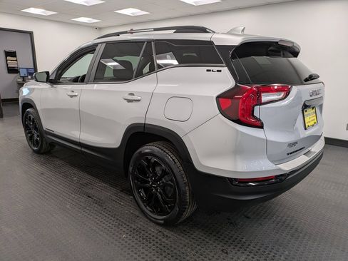 Used 2022 GMC Terrain SLE w/ Driver Convenience Package image 6