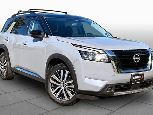 Used 2022 Nissan Pathfinder Platinum w/ Cargo Package AWD/4WD image 3