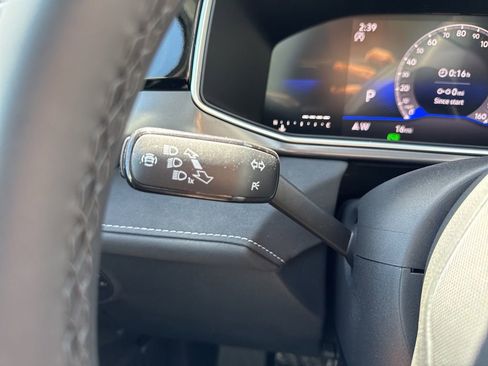 New 2026 Volkswagen Taos SE FWD image 38