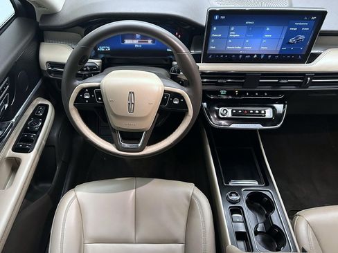 Used 2023 Lincoln Corsair AWD image 14