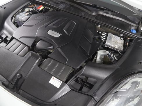 Used 2020 Porsche Cayenne AWD/4WD image 24