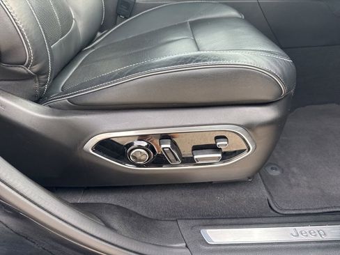 Used 2023 Jeep Grand Cherokee L Overland w/ Luxury Tech Group IV image 47