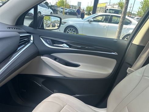 Used 2018 Buick Enclave Premium w/ Experience Buick Package image 5