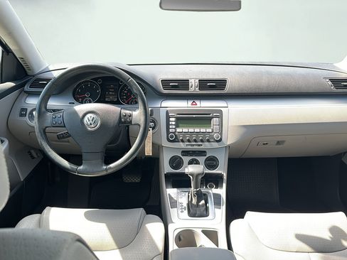 Used 2009 Volkswagen Passat Komfort FWD image 13
