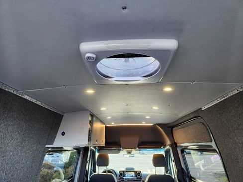 Used 2025 Mercedes-Benz Sprinter 2500 image 19