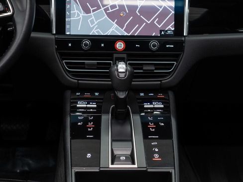 Used 2024 Porsche Macan AWD/4WD image 27