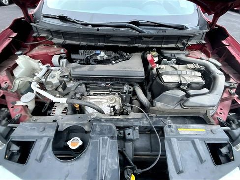 Used 2017 Nissan Rogue SV image 4