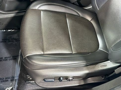 Used 2023 GMC Acadia SLT FWD image 21