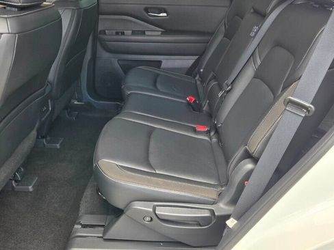 Used 2024 Nissan Pathfinder SL w/ Cargo Package FWD image 10