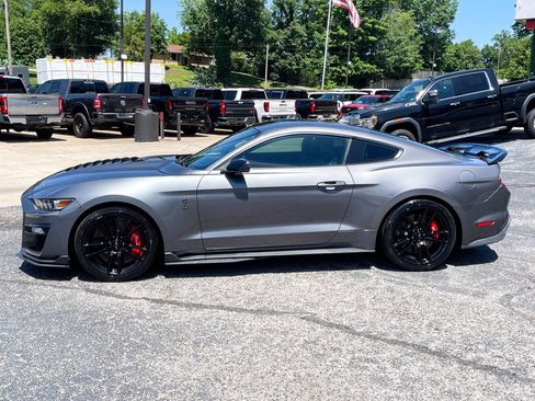 Used 2021 Ford Mustang Shelby GT500 w/ Technology Package RWD image 3
