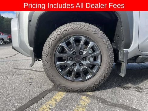 Used 2025 Toyota 4Runner SR5 AWD/4WD image 9