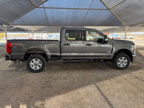 New 2026 Ford F250 XLT w/ FX4 Off-Road Package image 9