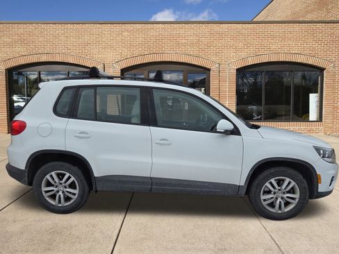 Used 2017 Volkswagen Tiguan S image 2