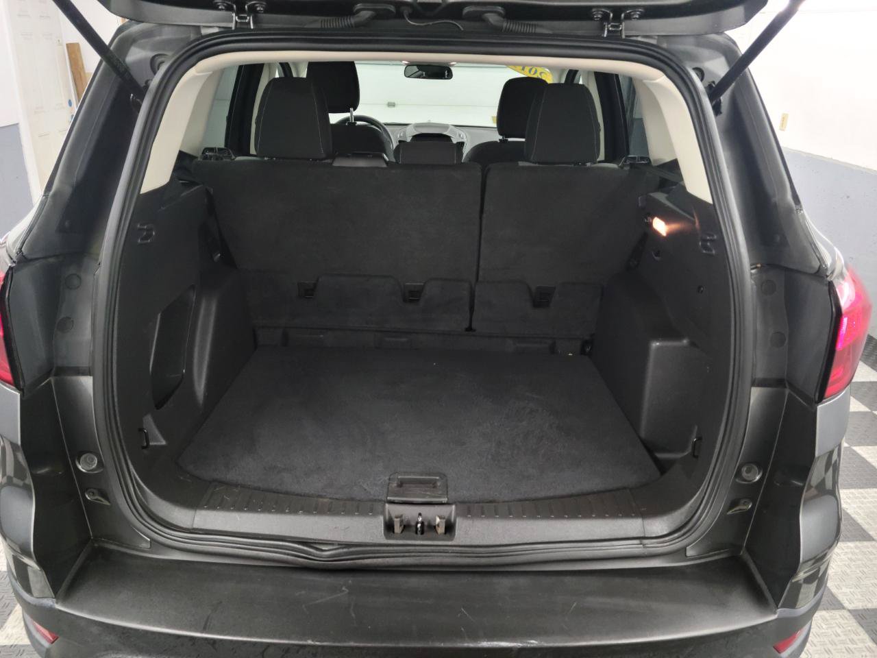 Used 2019 Ford Escape SE AWD/4WD image 25