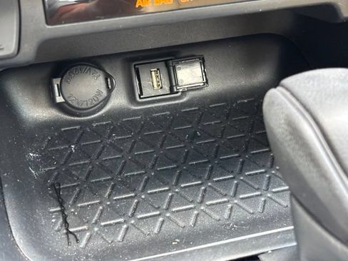 Used 2022 Toyota RAV4 XLE w/ Convenience Package FWD image 32