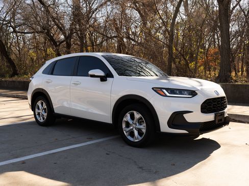 Certified 2024 Honda HR-V LX image 2