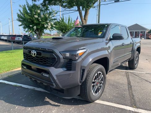Used 2025 Toyota Tacoma TRD Sport AWD/4WD image 5