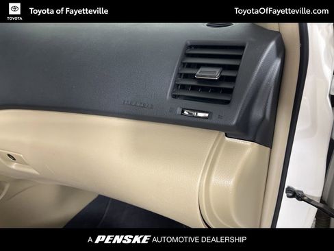 Used 2012 Toyota Highlander Limited w/ Tow Pkg image 11