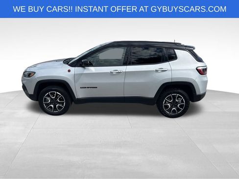 Used 2025 Jeep Compass Trailhawk AWD/4WD image 3