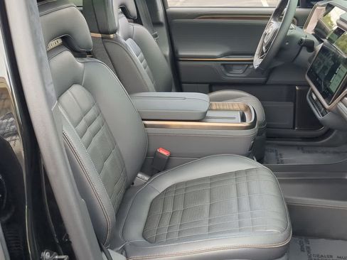 Used 2026 Rivian R1S Premium AWD/4WD image 23