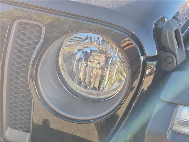 Used 2018 Jeep Wrangler Unlimited Rubicon w/ Cold Weather Group AWD/4WD image 11