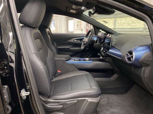 Used 2025 Chevrolet Equinox EV LT w/ Convenience Package image 19