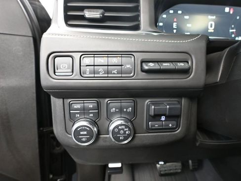 Used 2023 GMC Yukon XL Denali Ultimate AWD/4WD image 39