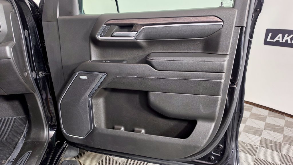 Used 2023 Chevrolet Silverado 1500 LTZ w/ LTZ Convenience Package II AWD/4WD image 32