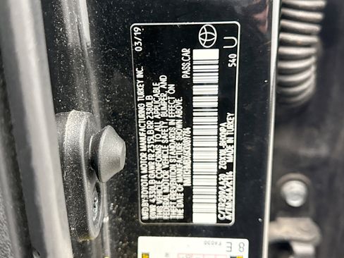 Used 2019 Toyota C-HR Limited image 23