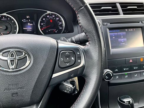 Used 2017 Toyota Camry SE image 23