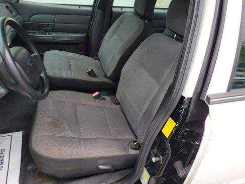 Used 2008 Ford Crown Victoria Police Interceptor RWD image 3