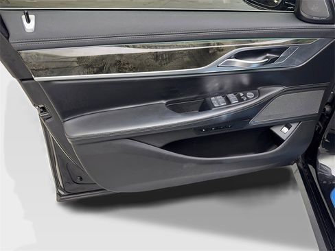 Used 2022 BMW 740i 740i NAV,CAM,PANO,HTD STS,BLIN image 31