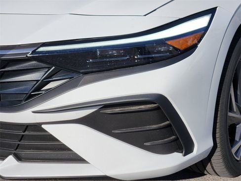 New 2025 Hyundai Elantra SEL image 10