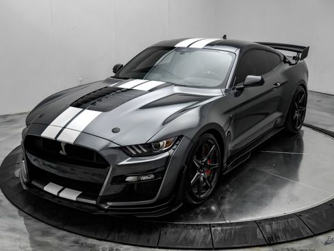 Used 2021 Ford Mustang Shelby GT500 w/ Carbon Fiber Track Pack RWD image 7