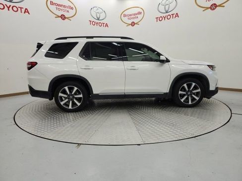 Used 2023 Honda Pilot Elite image 3