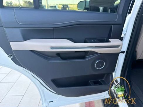 Used 2024 Ford Expedition XLT RWD image 21