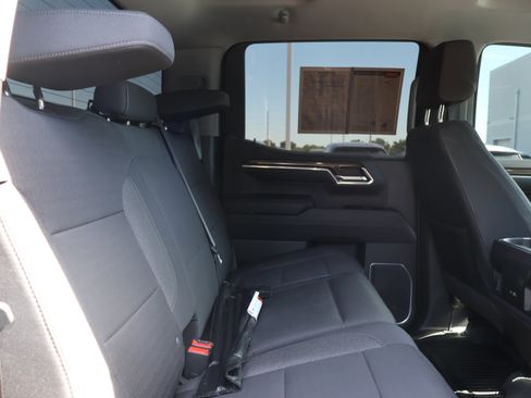 Used 2023 Chevrolet Silverado 1500 LT AWD/4WD image 12