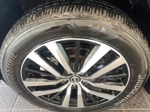 Used 2024 Nissan Pathfinder Platinum w/ Cargo Package image 5