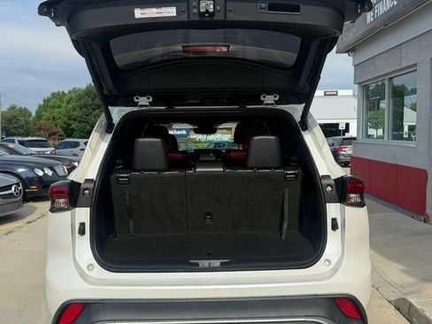 Used 2021 Toyota Highlander XSE FWD image 21