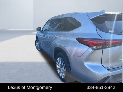 Used 2023 Toyota Highlander Limited image 5