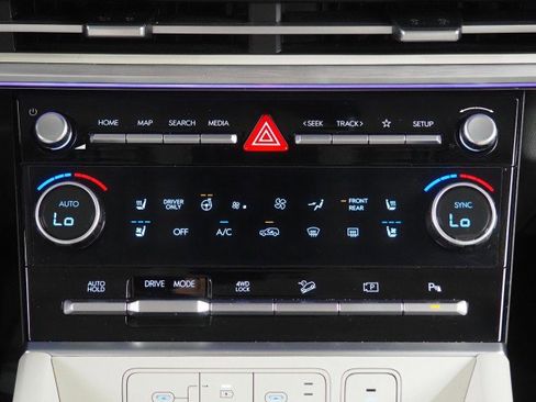 Used 2025 Hyundai Santa Fe Limited image 27