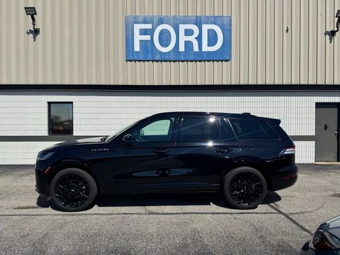 Used 2025 Lincoln Aviator Reserve w/ Equipment Group 201A image 2