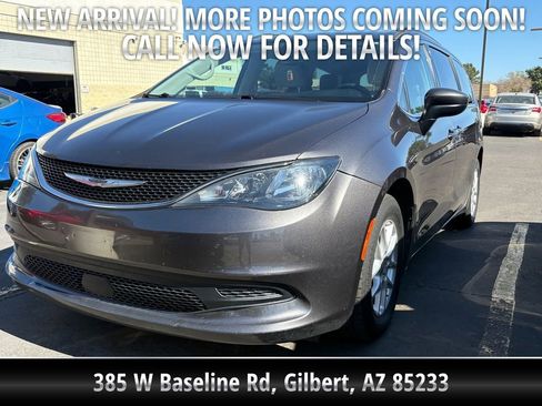 Used 2021 Chrysler Voyager Lxi image 1