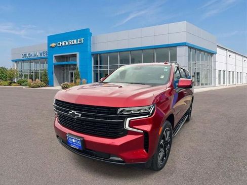 Used 2023 Chevrolet Suburban RST w/ Luxury Package AWD/4WD image 2
