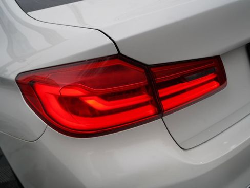 Used 2018 BMW 530e xDrive image 89