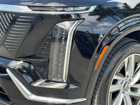 Certified 2026 Cadillac Vistiq Luxury image 15