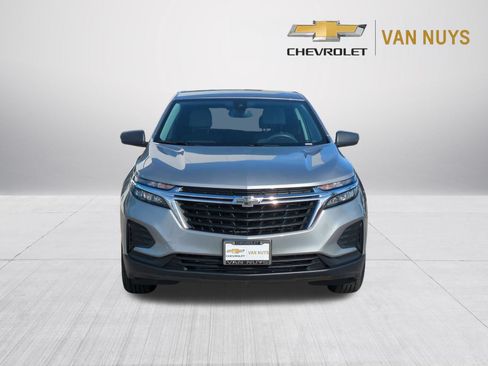 Used 2023 Chevrolet Equinox LS w/ LS Convenience Package FWD image 2